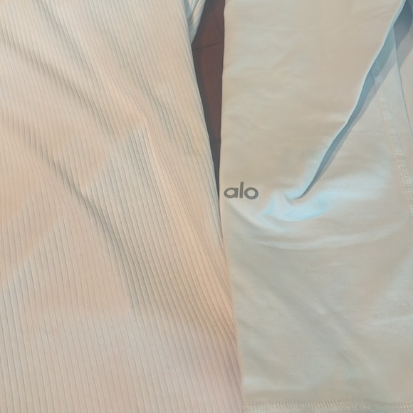 Women’s Alo Set White Tank and High Waste Leggings Size Small - Picture 2 of 4